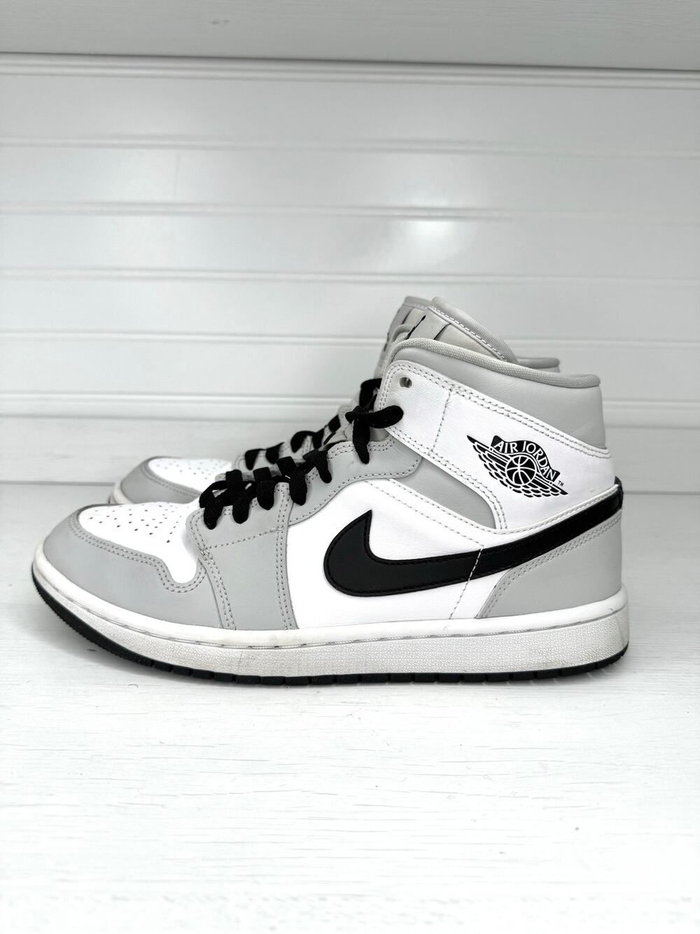 Air Jordan 1 Mid Light Smoke Grey BQ6472-015 Women’s 9.5 Black White